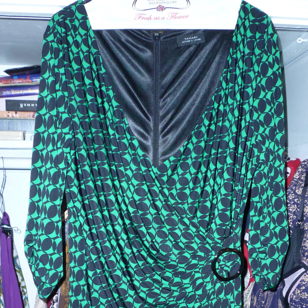 Tahari L dress 39" black green poly lined 3/4 slvs
